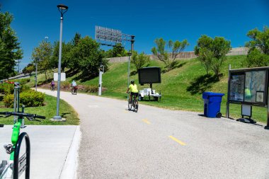 Çevre dostu ulaşım rotası Şehir manzarası boyunca