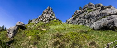 Tustan kale - bir ortaçağ uçurum tarafı kale-şehir, Batı Ukrayna'nın Lviv bölgedeki arkeolojik ve doğal anıt yeri