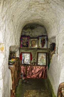 Bakota Mağara Manastırı Podilski tovtry Milli Parkı'nda, Batı Ukrayna'nın Khmelnitskiy bölgesi