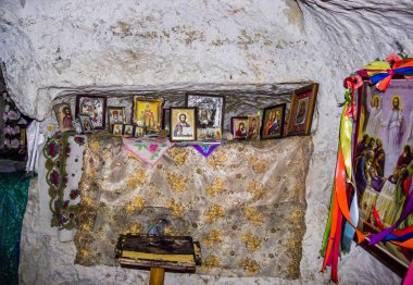 Bakota Mağara Manastırı Podilski tovtry Milli Parkı'nda, Batı Ukrayna'nın Khmelnitskiy bölgesi