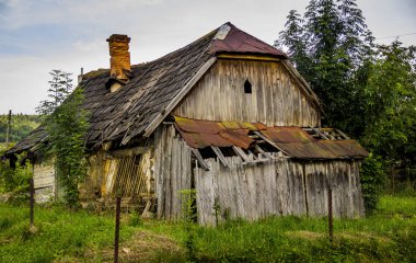 Ukraininan Köyü'nde terk edilmiş ahır