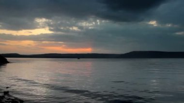 Bakota bay (Dnistrovske rezervuar), Dnister Nehri, Podilski tovtry Milli Parkı, Khmelnitskiy bölge Batı Ukrayna üzerinden güzel bir gün batımı