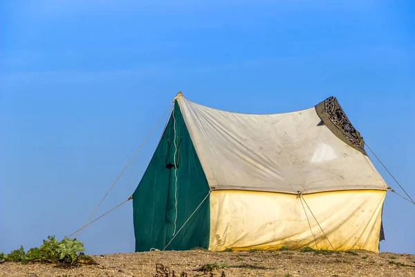 Tenda Turística Moda Antiga Verde Cinza Praia Mar — Fotografia de Stock