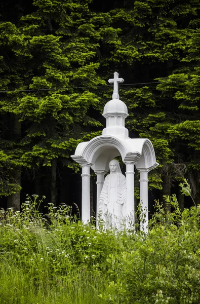 Capilla Virgen María Cima Una Colina Bosque Skhidnytsya Región Lviv — Foto de Stock