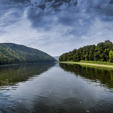 Dinyester Nehri manzarası