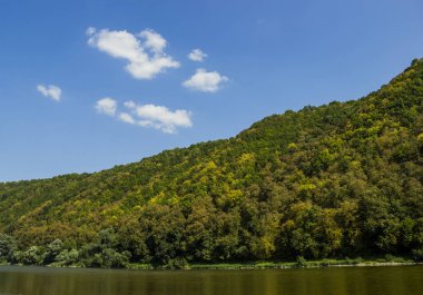 Dinyester Nehri manzarası