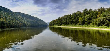 Dinyester Nehri manzarası