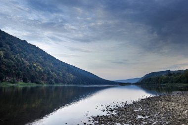 Dinyester Nehri manzarası