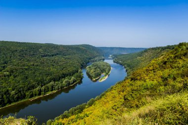 Dinyester üzerinde güzel adalar