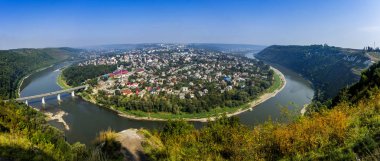 Dinyester nehri üzerinde şehir Zalishchyky üst görünümü