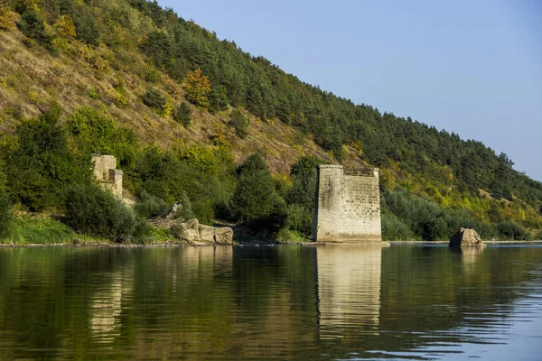 Ruinas puente sobre el río Dniester — Foto de Stock