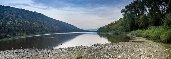 Dinyester Nehri manzarası