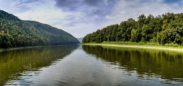 Dinyester Nehri manzarası