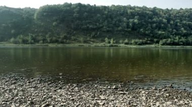 Pechorna köyü yakınlarındaki Dinyester nehrinin panoramik manzarası, Ulusal Doğa Parkı Kanyonu, Batı Ukrayna Ternopil Bölgesi