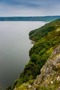 bir Bakota körfezi (Dnistrovske rezervuarı), Dnister nehri, Podilski tovtry Ulusal Parkı, Batı Ukrayna 'nın Khmelnitskiy bölgesi