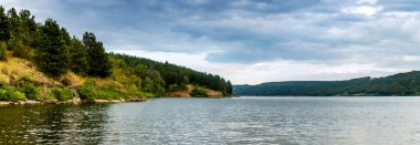 Dinyester Nehri manzarası, Ulusal Doğa Parkı Podilski tovtry, Batı Ukrayna 'nın Khmelnytsky bölgesi