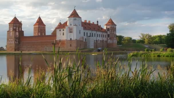 ベラルーシの観光名所ミール城とチャペル ベラルーシのグロドノ地方 — ストック動画