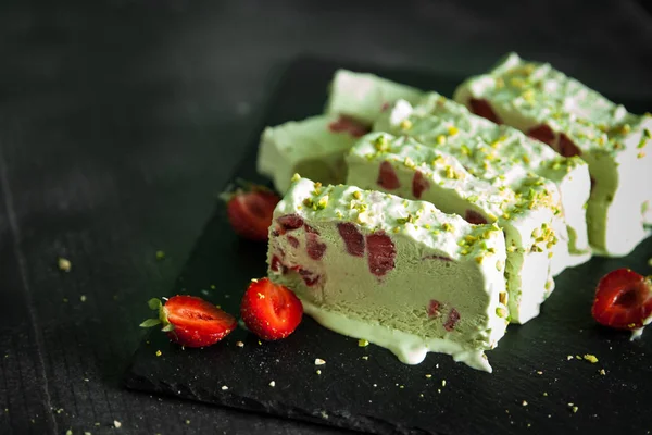 Pistachio ice cream with strawberry — Stock Photo, Image