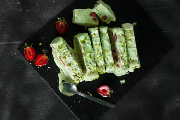 Pistachio ice cream with strawberry — Stock Photo, Image