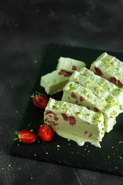 Pistachio ice cream with strawberry — Stock Photo, Image