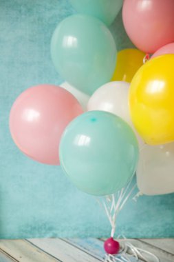 İlk Doğum günü renkli balonlar, mutlu Doğum günü kartı