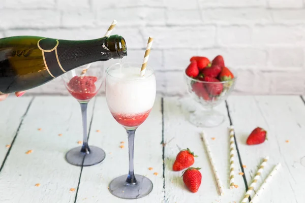 Luxury wine cocktail with strawberry sorbet — Stock Photo, Image