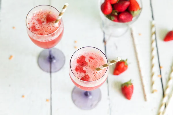 Luxury wine cocktail with strawberry sorbet — Stock Photo, Image