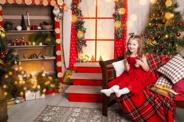 Sevimli kız bir Noel Studio