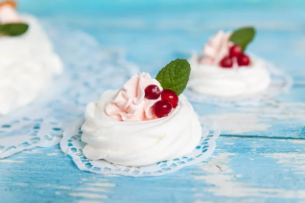Christmas pavlova cake nests decorated with cranberry and mint — Stock Photo, Image