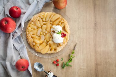 Geleneksel sonbahar pasta - Fransız tarte tatin