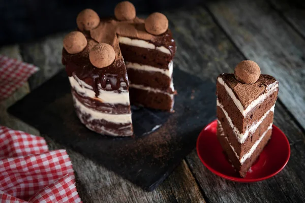 Gustosa torta al cioccolato fatta con birra scura — Foto Stock