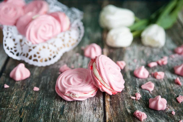 Pink raspberry meringues on a wooden background — Stock Photo, Image