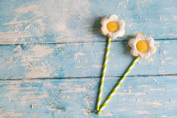 Tartaletas en forma de flor con cuajada de limón —  Fotos de Stock