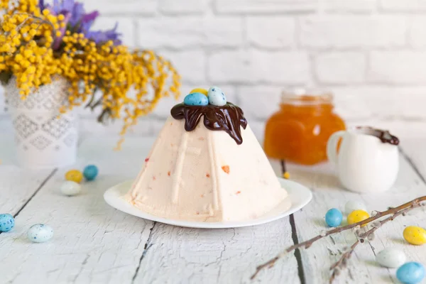 Traditionelle Osterhüttenkäse Dessert paskha — Stockfoto