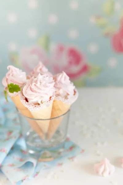 Ice-cream like pink raspberry flavour zephyr — Stock Photo, Image