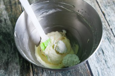 Tatlı süzme peynir kremi hazırlama