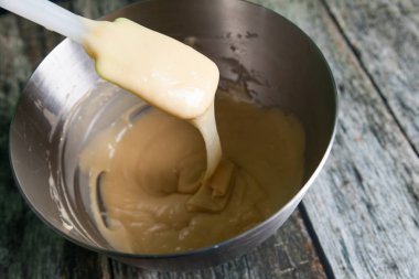 Taze çiğ choux pasta hazırlamak
