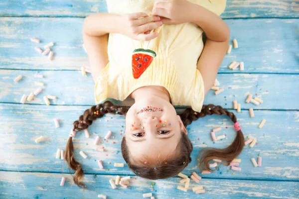Funny Little Girl Sprinkled Lips Freckles Upside Color Background Colorful — Stock Photo, Image