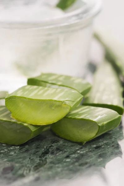 Succo Aloe Vera Con Foglie Fresche — Foto Stock