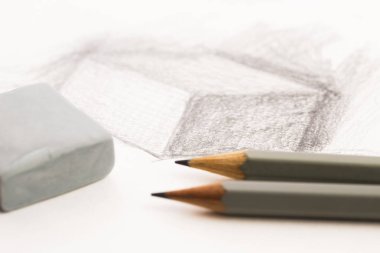 Kağıt üzerine kalemle sanatçı çizimi