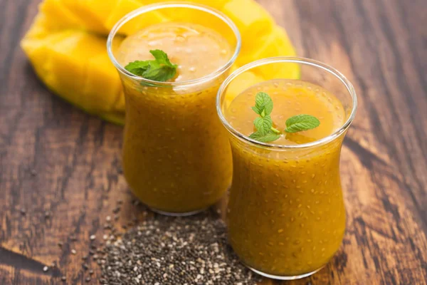 Frullato Mango Fresco Vetro Con Semi Chia — Foto Stock