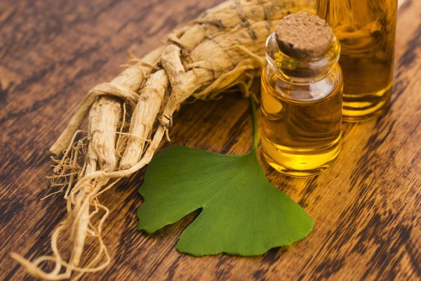 Extract Van Ginseng Wortel Ginkgo Biloba Bladeren — Stockfoto