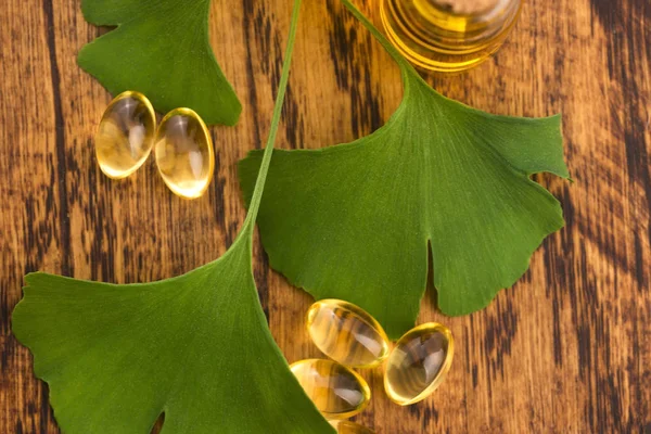 Ginkgo Essential Oil — Stock Photo, Image