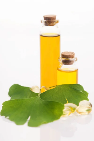 Ginkgo Essential Oil — Stock Photo, Image