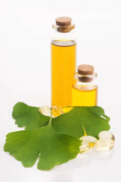 Ginkgo Essential Oil — Stock Photo, Image