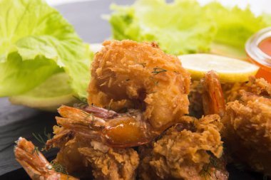 kaplan karides tempura ile sebze kızarmış