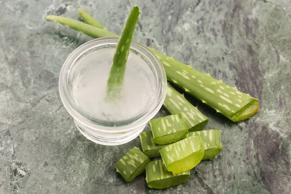 Succo Aloe Vera Con Foglie Fresche — Foto Stock