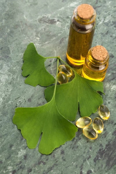 Ginkgo Essential Oil — Stock Photo, Image