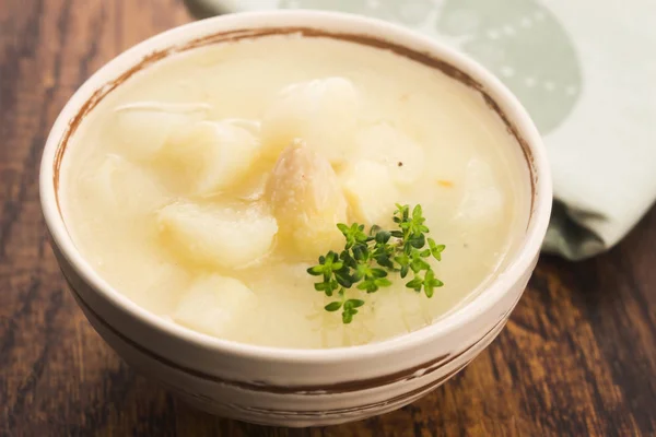 新鮮なホワイト アスパラガスのスープ — ストック写真