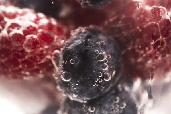 Blasen Und Früchte Unter Wasser — Stockfoto